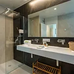 Vivi Homes - Fari Pool, Sauna, Gym & Sea View *