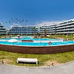 Vivi Homes - Fari Pool, Sauna, Gym & Sea View Daire
