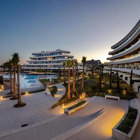 Daire Vivi Homes - Fari Pool, Sauna, Gym & Sea View *