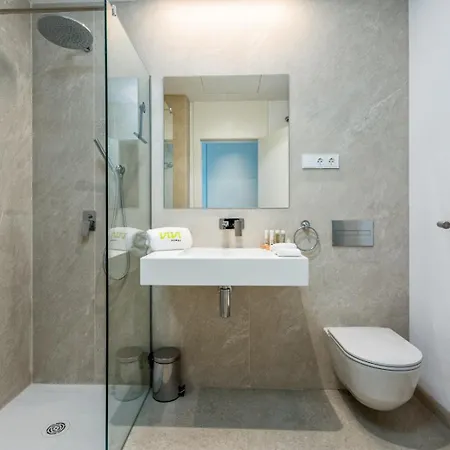 Vivi Homes - Fari Pool, Sauna, Gym & Sea View Lejlighed *