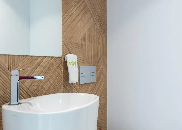 Vivi Homes - Fari Pool, Sauna, Gym & Sea View *