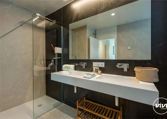 Vivi Homes - Fari Pool, Sauna, Gym & Sea View *