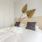 Vivi Homes - Fari Pool, Sauna, Gym & Sea View 토레몰리노스