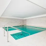 아파트 Vivi Homes - Fari Pool, Sauna, Gym & Sea View *
