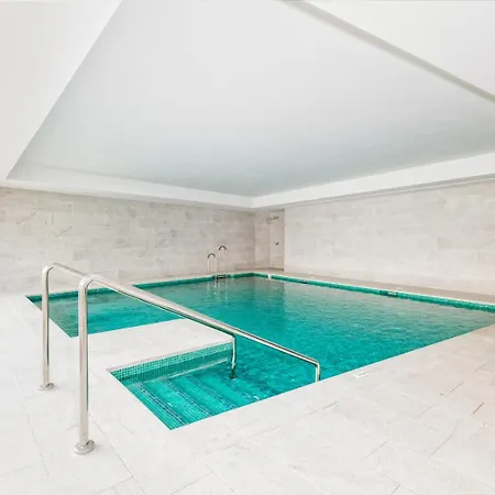 Διαμέρισμα Vivi Homes - Fari Pool, Sauna, Gym & Sea View *