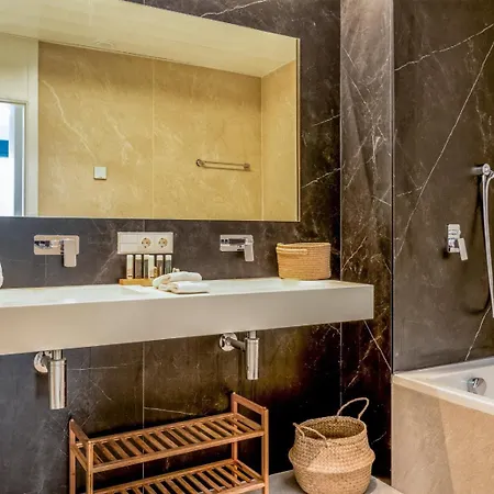 Διαμέρισμα Vivi Homes - Fari Pool, Sauna, Gym & Sea View Τορρεμολίνος