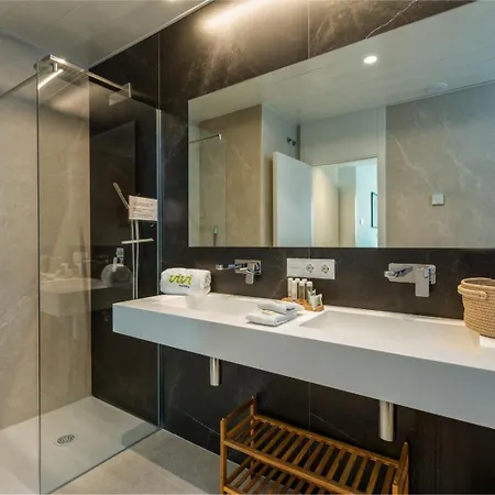 Vivi Homes - Fari Pool, Sauna, Gym & Sea View *