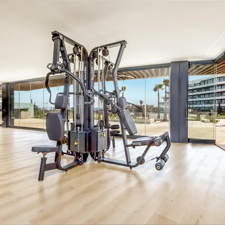 Vivi Homes - Fari Pool, Sauna, Gym & Sea View Apartament *