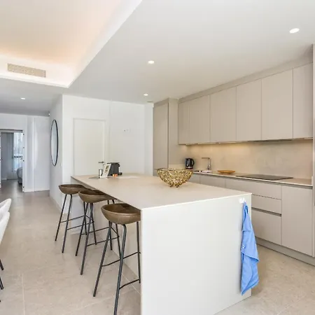 Apartment Vivi Homes - Fari Pool, Sauna, Gym & Sea View *