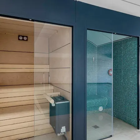 Vivi Homes - Fari Pool, Sauna, Gym & Sea View Apartment *