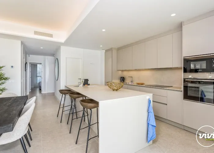 Apartment Vivi Homes - Fari Pool, Sauna, Gym & Sea View *